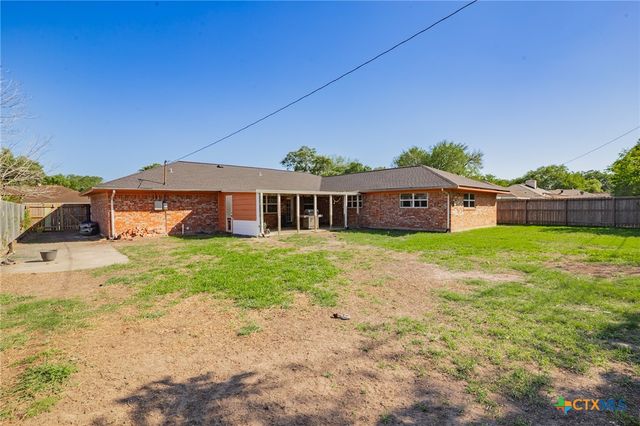 118 Berkshire Lane, Victoria, TX 77904