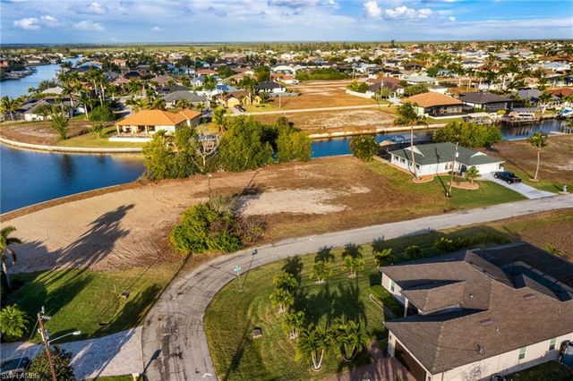 402 NW 34th PL, Cape Coral, FL 33993