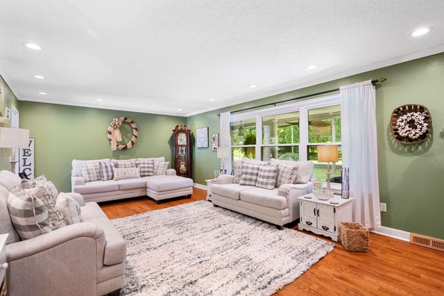 301 Clebourne Avenue, Chickamauga, GA 30707