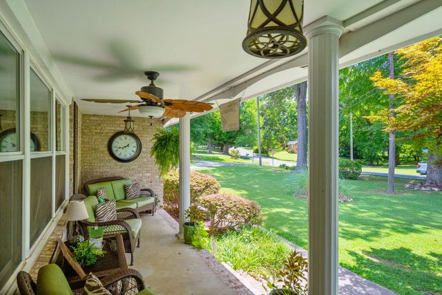 301 Clebourne Avenue, Chickamauga, GA 30707