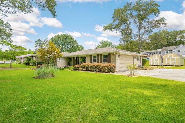 301 Clebourne Avenue, Chickamauga, GA 30707