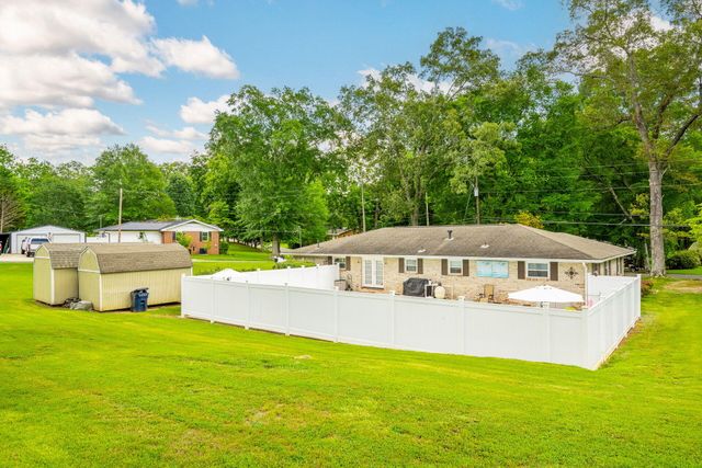 301 Clebourne Avenue, Chickamauga, GA 30707