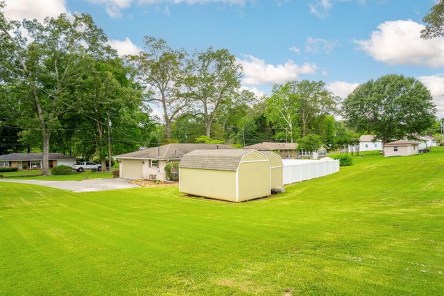 301 Clebourne Avenue, Chickamauga, GA 30707