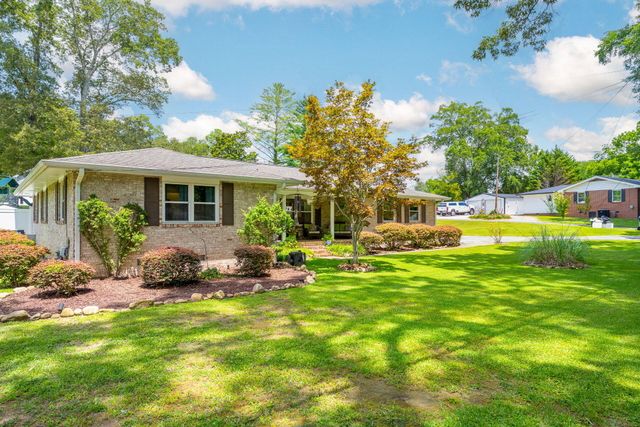 301 Clebourne Avenue, Chickamauga, GA 30707