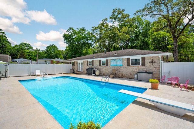 301 Clebourne Avenue, Chickamauga, GA 30707