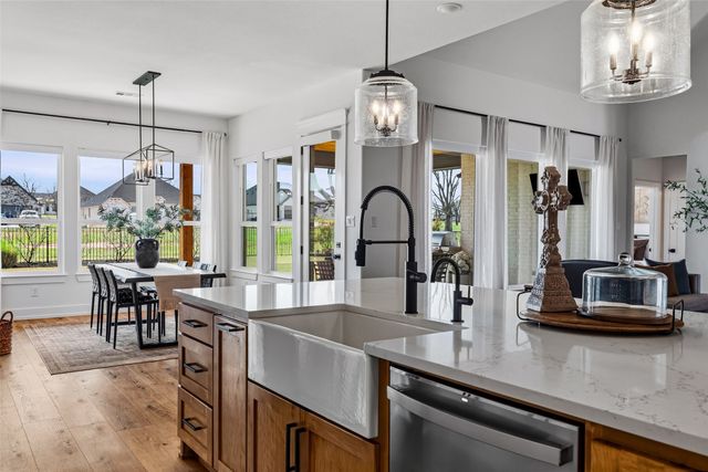 2713 Village Road, Granbury, TX 76049