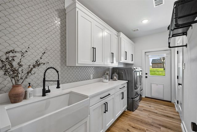 2713 Village Road, Granbury, TX 76049