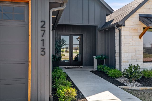 2713 Village Road, Granbury, TX 76049