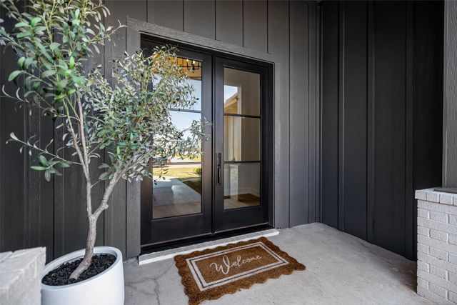 2713 Village Road, Granbury, TX 76049