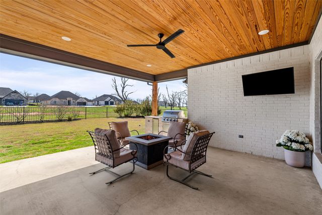 2713 Village Road, Granbury, TX 76049