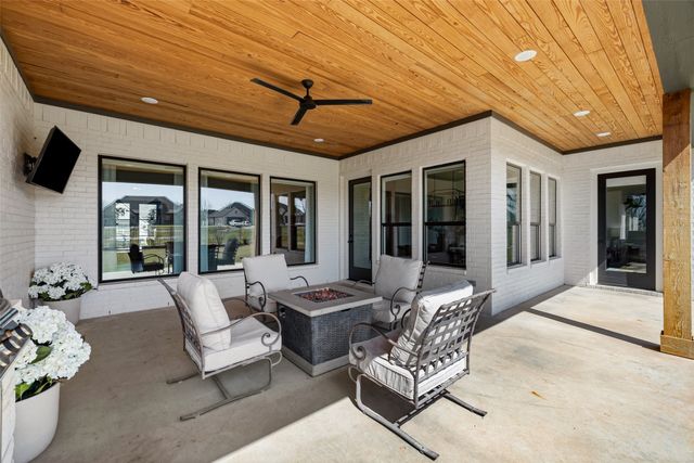 2713 Village Road, Granbury, TX 76049