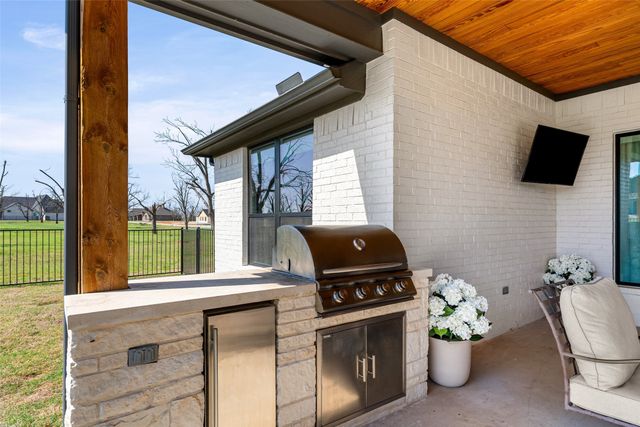 2713 Village Road, Granbury, TX 76049