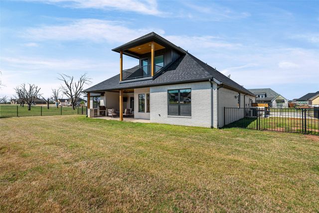 2713 Village Road, Granbury, TX 76049