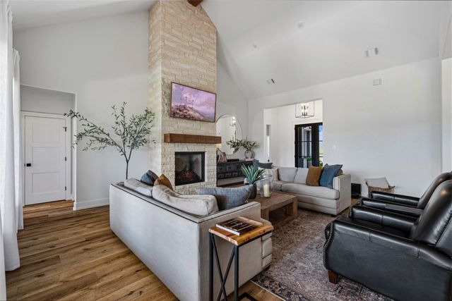 2713 Village Road, Granbury, TX 76049