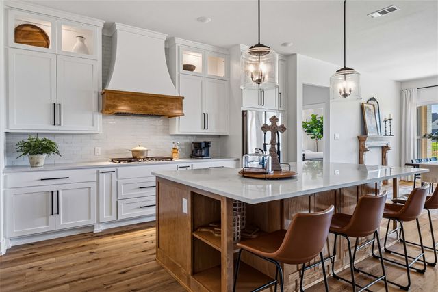 2713 Village Road, Granbury, TX 76049