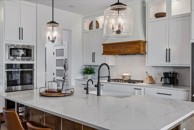 2713 Village Road, Granbury, TX 76049