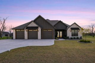2713 Village Road, Granbury, TX 76049