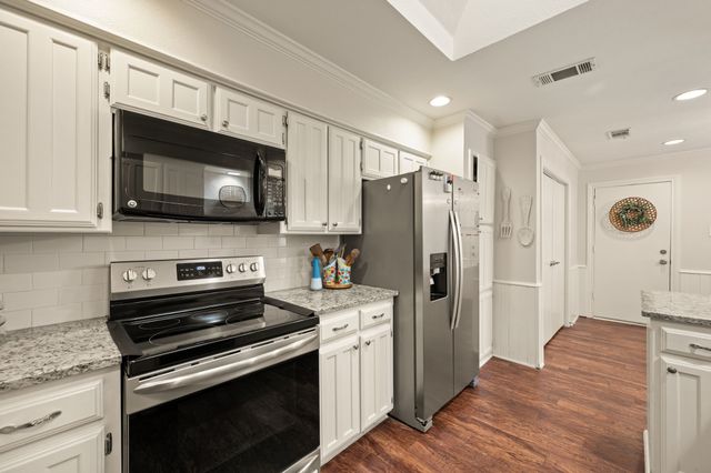 2611 Cummings Drive, Bedford, TX 76021