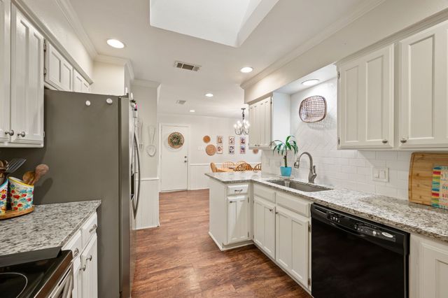 2611 Cummings Drive, Bedford, TX 76021