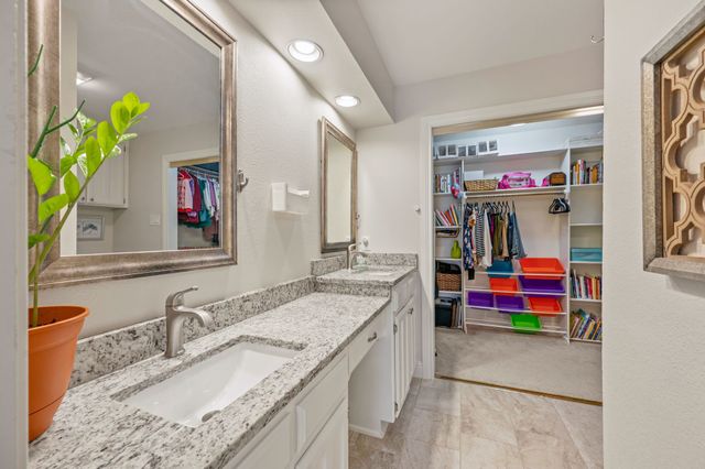 2611 Cummings Drive, Bedford, TX 76021