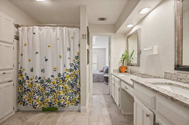 2611 Cummings Drive, Bedford, TX 76021