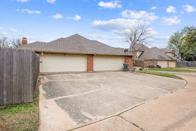 2611 Cummings Drive, Bedford, TX 76021