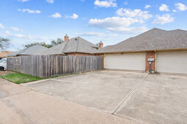 2611 Cummings Drive, Bedford, TX 76021