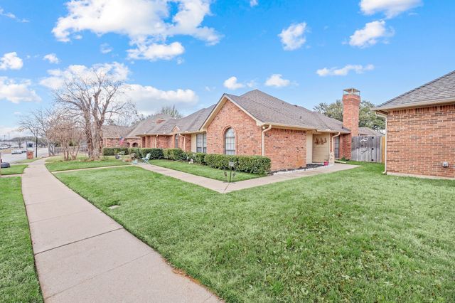 2611 Cummings Drive, Bedford, TX 76021