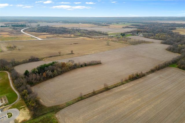 4505 Urbana Road, Center Point, IA 52213