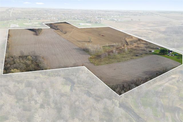 4505 Urbana Road, Center Point, IA 52213