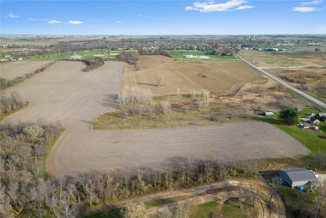 4505 Urbana Road, Center Point, IA 52213