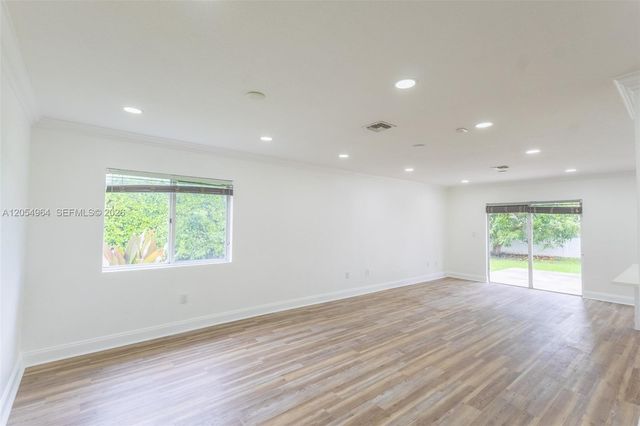 30 NW 159th St, Miami, FL 33169