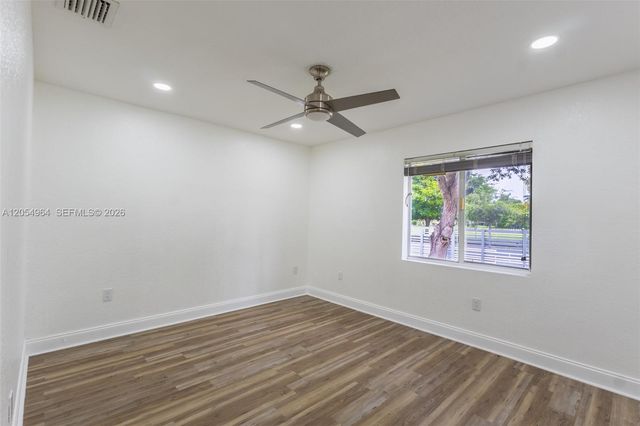 30 NW 159th St, Miami, FL 33169
