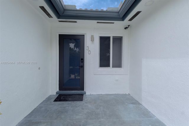 30 NW 159th St, Miami, FL 33169