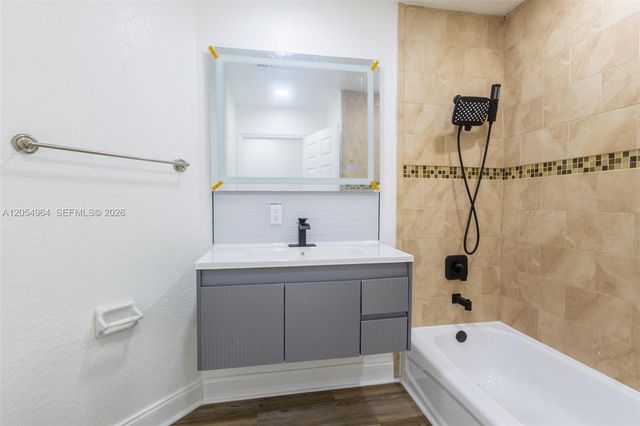 30 NW 159th St, Miami, FL 33169