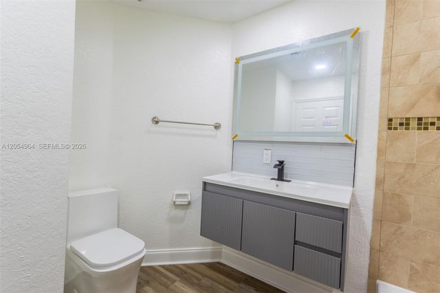 30 NW 159th St, Miami, FL 33169