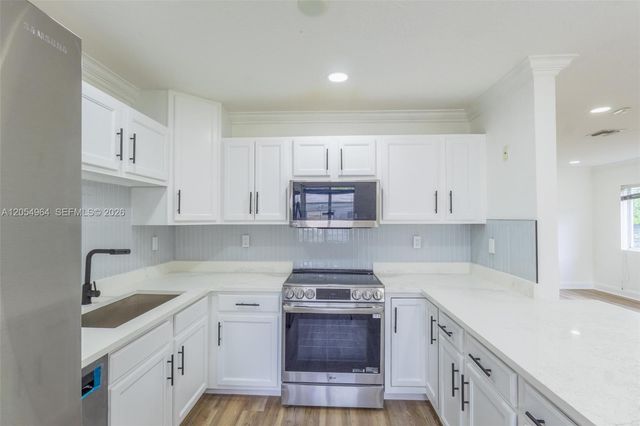 30 NW 159th St, Miami, FL 33169