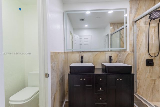 30 NW 159th St, Miami, FL 33169