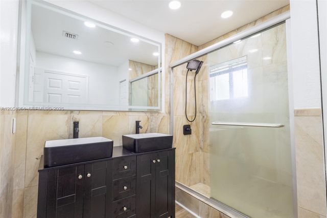 30 NW 159th St, Miami, FL 33169