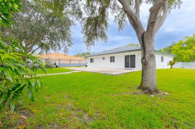 30 NW 159th St, Miami, FL 33169
