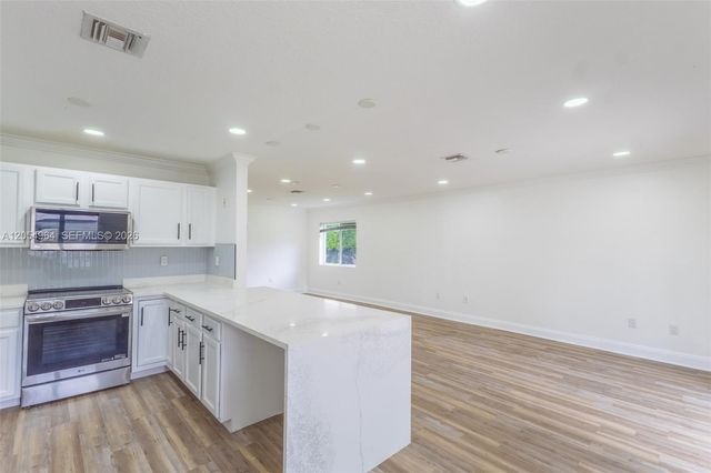 30 NW 159th St, Miami, FL 33169