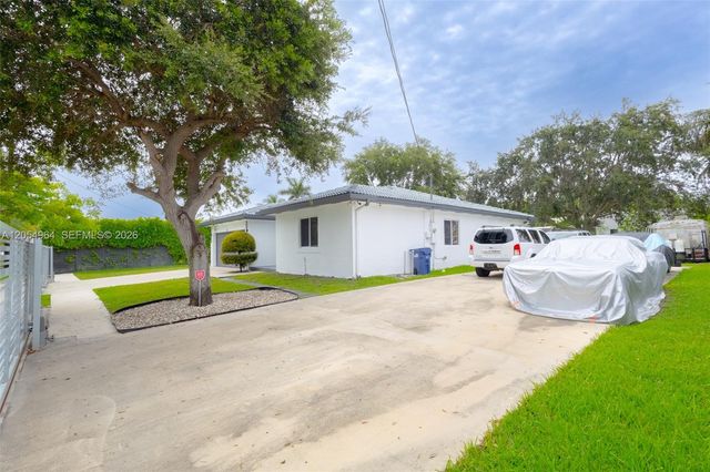 30 NW 159th St, Miami, FL 33169