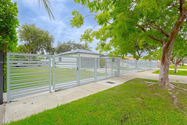 30 NW 159th St, Miami, FL 33169