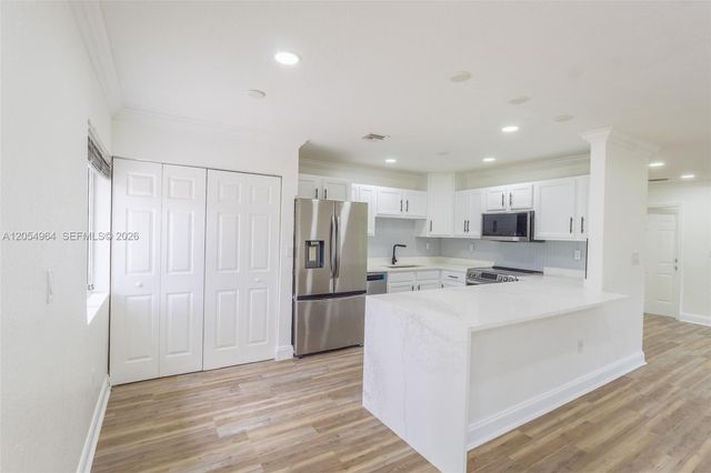 30 NW 159th St, Miami, FL 33169