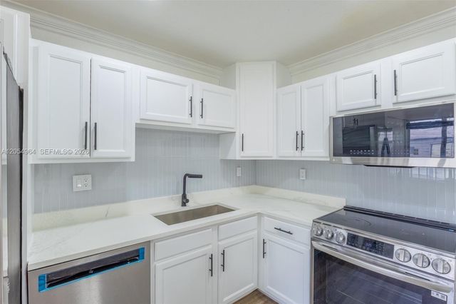 30 NW 159th St, Miami, FL 33169
