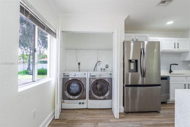 30 NW 159th St, Miami, FL 33169