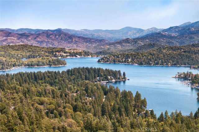 447 Bay View Drive, Lake Arrowhead, CA 92352