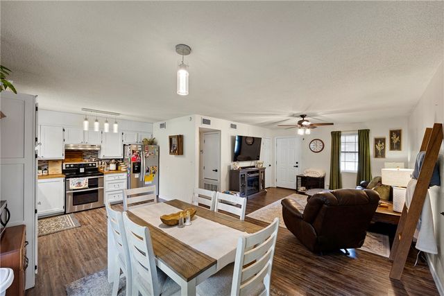 806 Ave 6 SE, Atkins, AR 72823