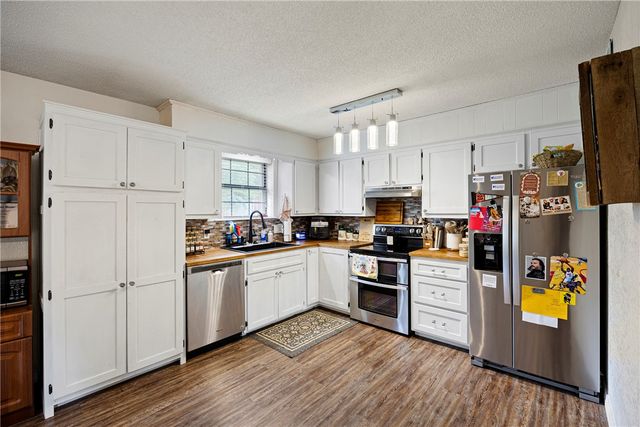 806 Ave 6 SE, Atkins, AR 72823
