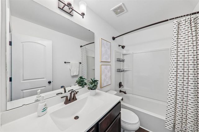 390 Timber Valley Trail, Fenton, MO 63026